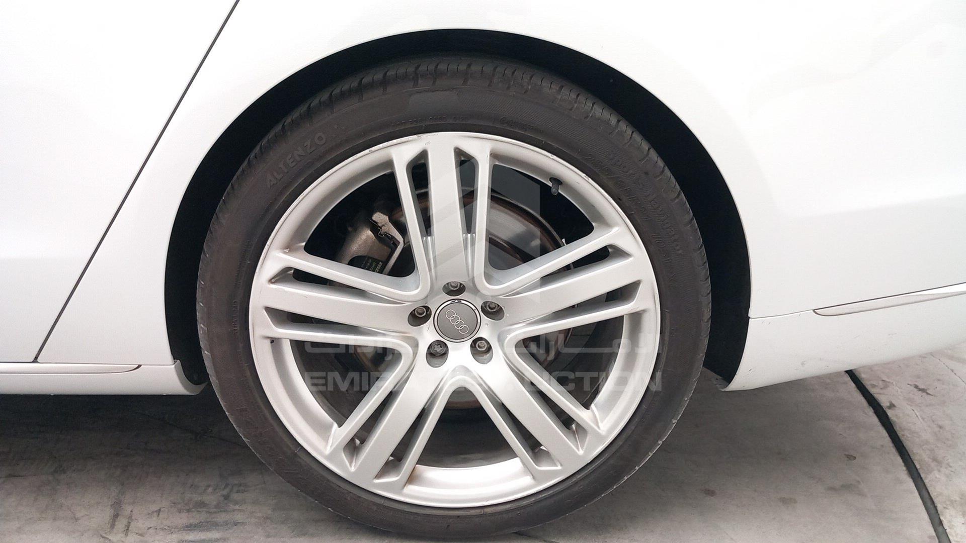 2015 AUDI A8 VIN: WAUY2BFD7FN002324