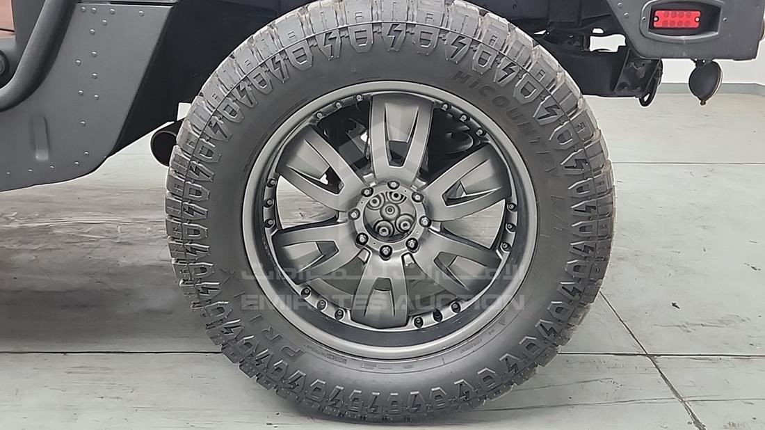 1986 Hummer H1 — Rear Left Tyre — Photo 30