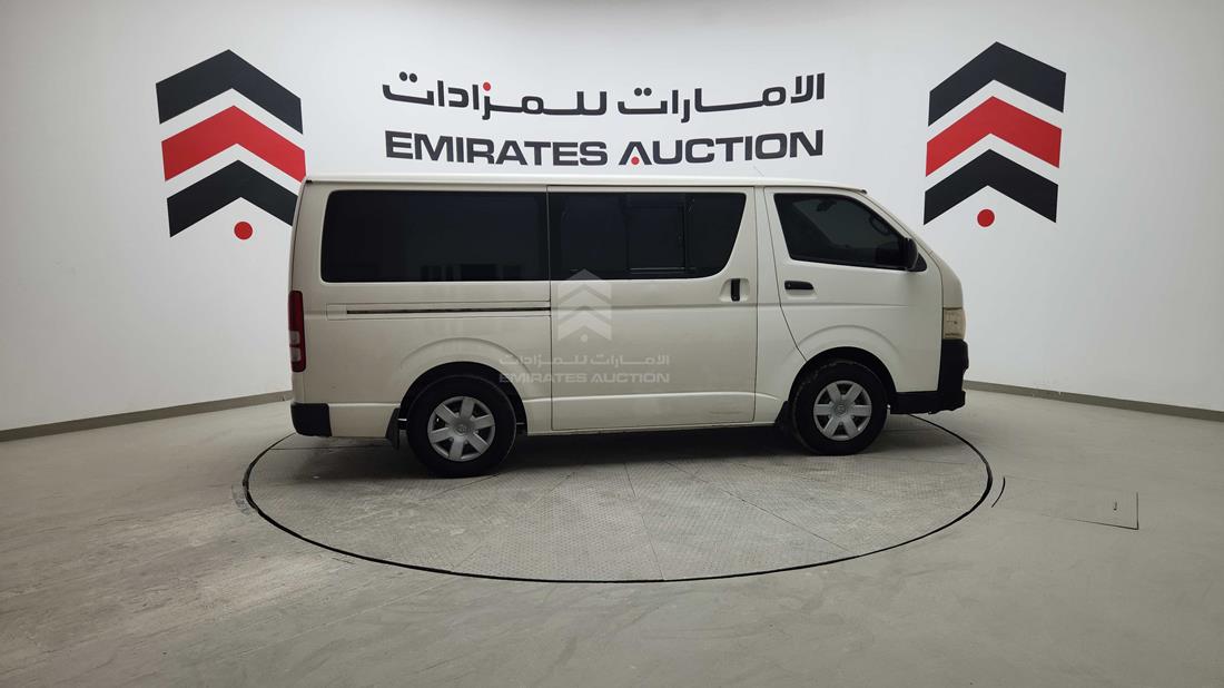 2013 Toyota Hiace — Right Full View — Photo 35