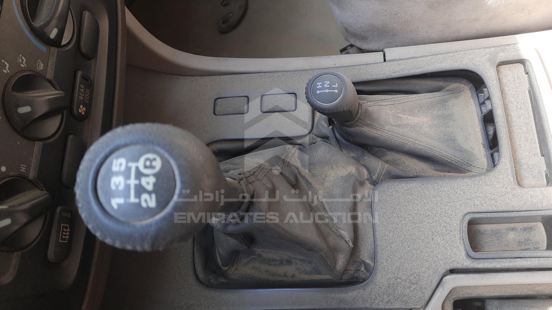 2000 TOYOTA LAND CRUISER VIN: JT3HJ09J8Y0033419