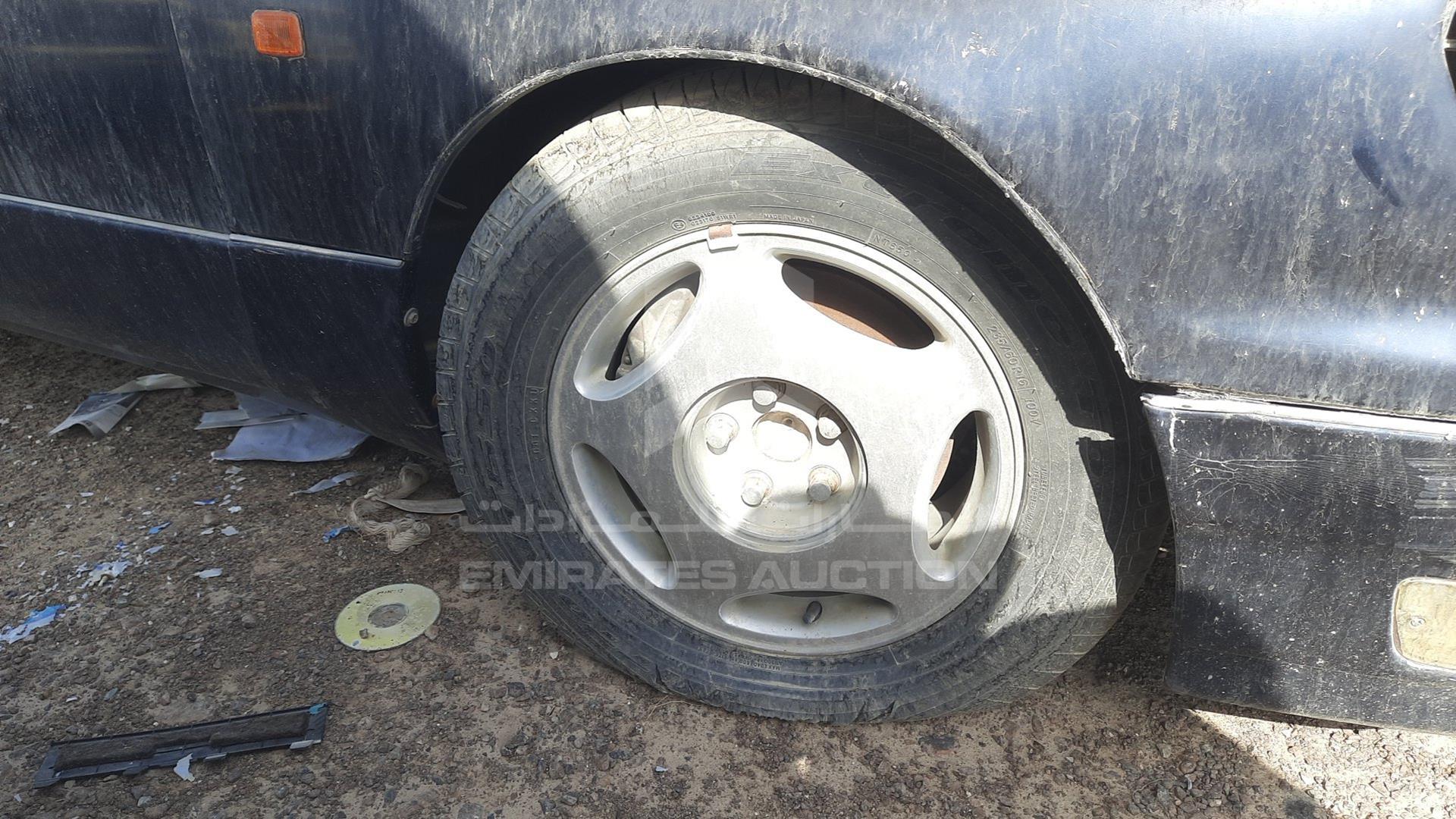 2000 LEXUS LS400 VIN: JT153UF2000128564