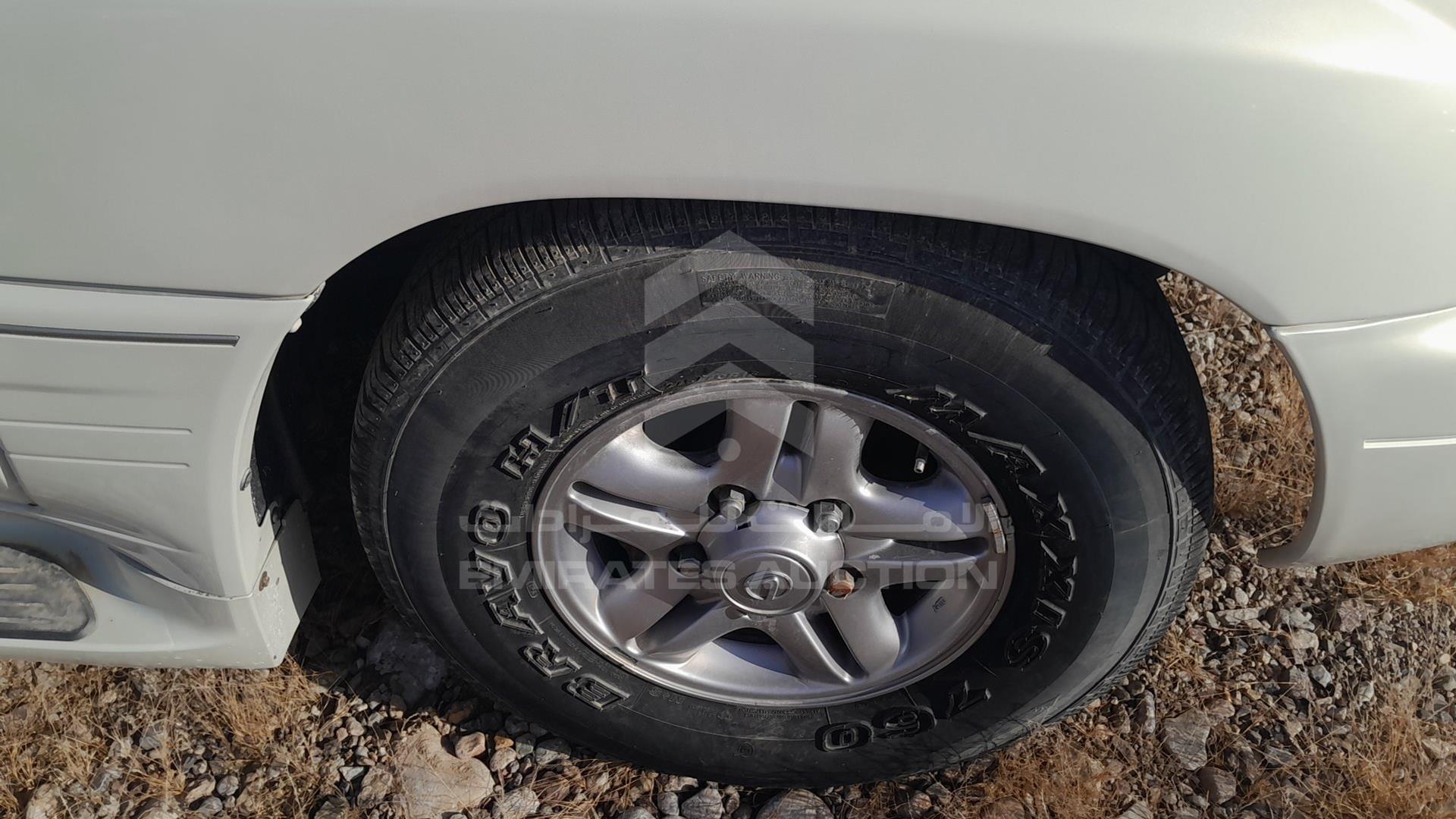 2002 LEXUS LX 470 VIN: JTJHT00W223520942