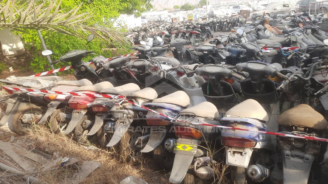 21 Scooters - Scrap without document — Rear View — Photo 16