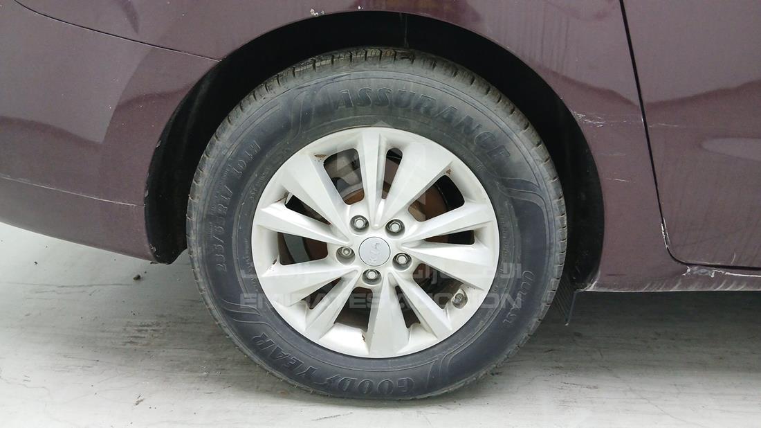 2015 Kia Sedona — Rear Right Tyre — Photo 49