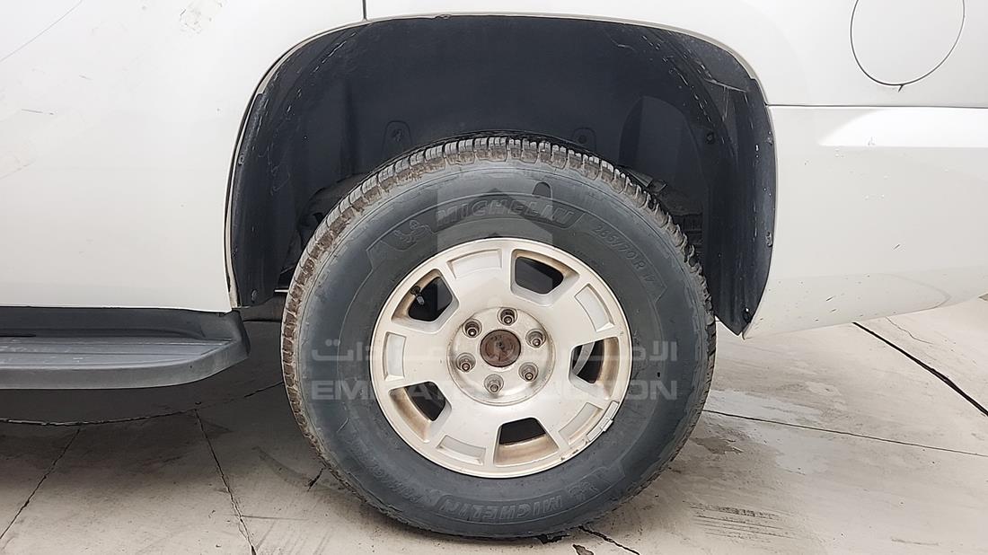 2010 Chevrolet Tahoe — Rear Left Tyre — Photo 34