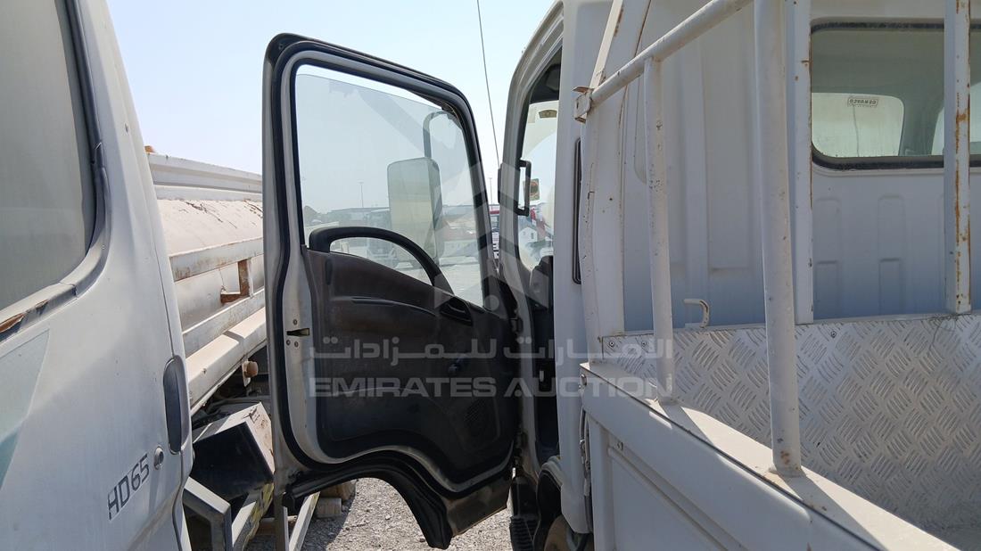 2009 Isuzu Reward NP — Front Left Door — Photo 10