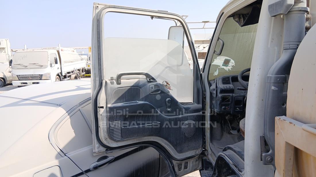 2000 Isuzu NPR — Front Left Door — Photo 10