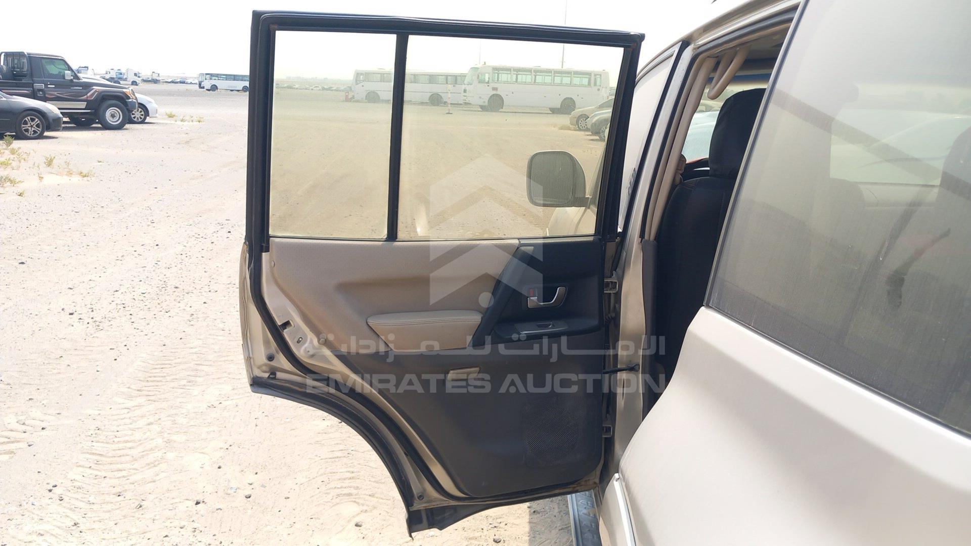 2006 MITSUBISHI PAJERO VIN: JMYLRV73W6J703225