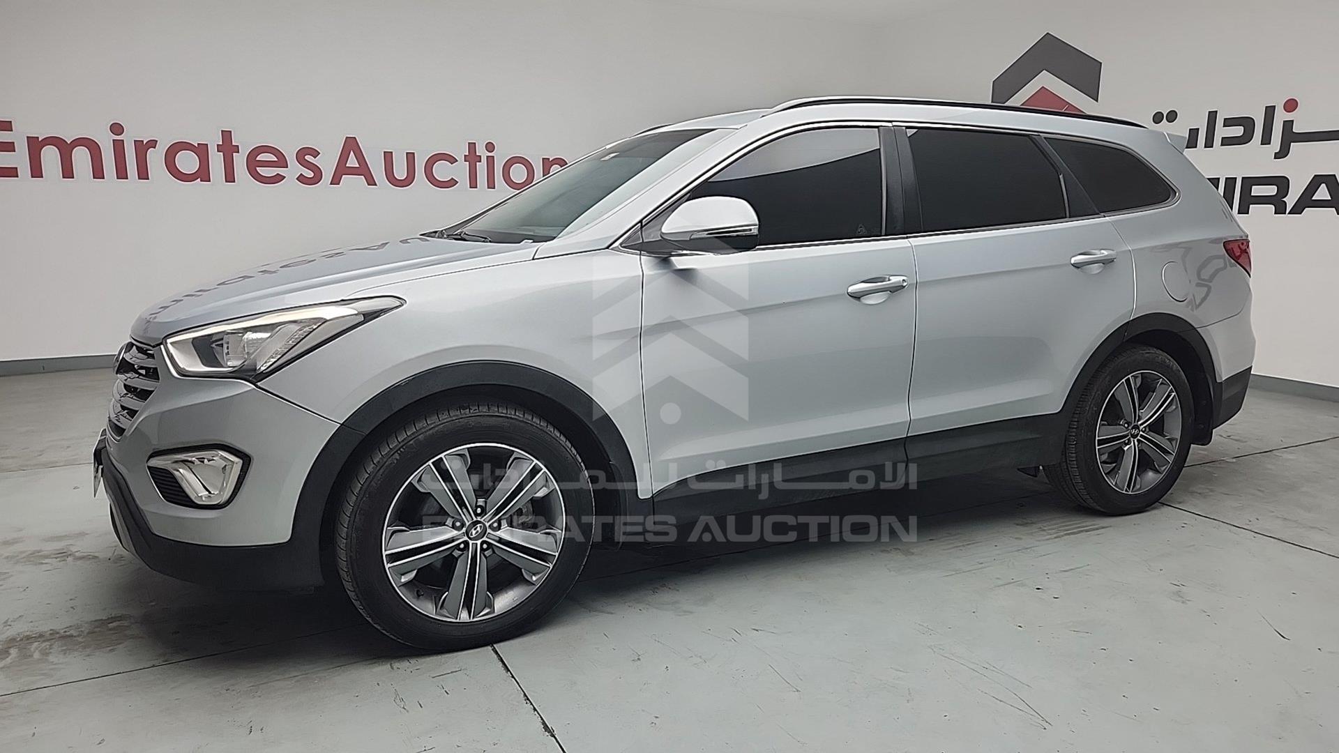 2016 HYUNDAI SANTA FE VIN: KMHSM81E2GU116160