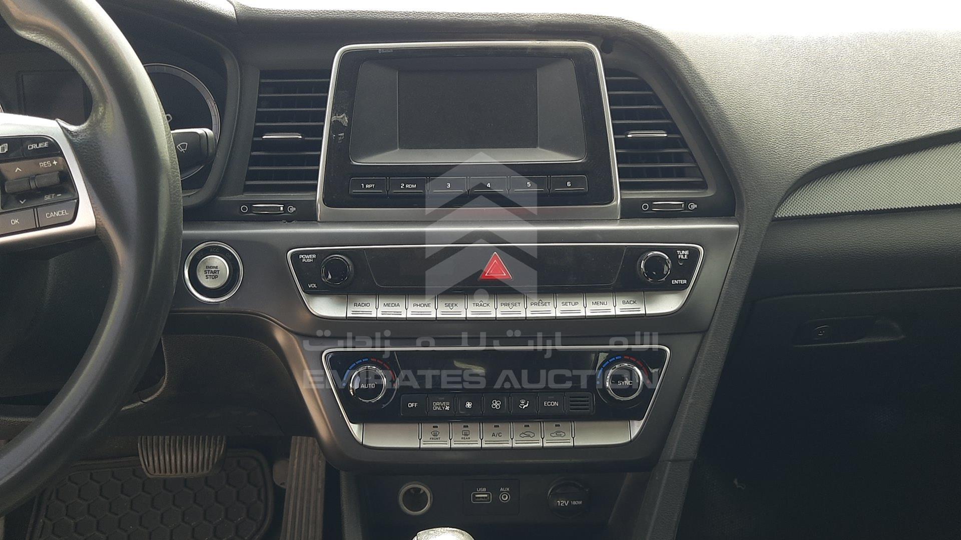2019 HYUNDAI SONATA VIN: KMHE24136KA093020