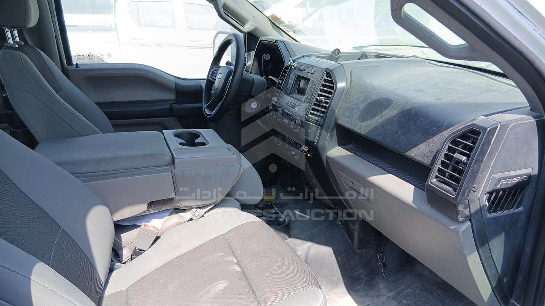 فورد اف 150 2019 — زاوية الراكب الأمامي للمقعد — صورة 25