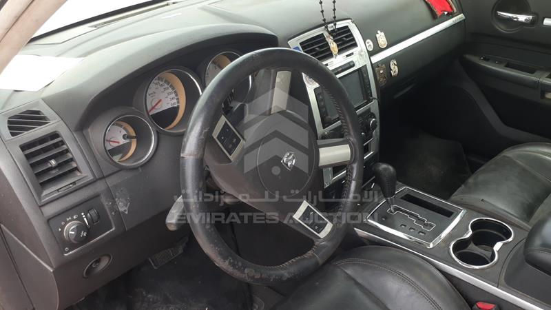 2B3LA53H58H237147 Auction: EmiratesAuction Lot: 405453 2B3LA53H58H237147 Dodge Charger 2008 RED Photo 12
