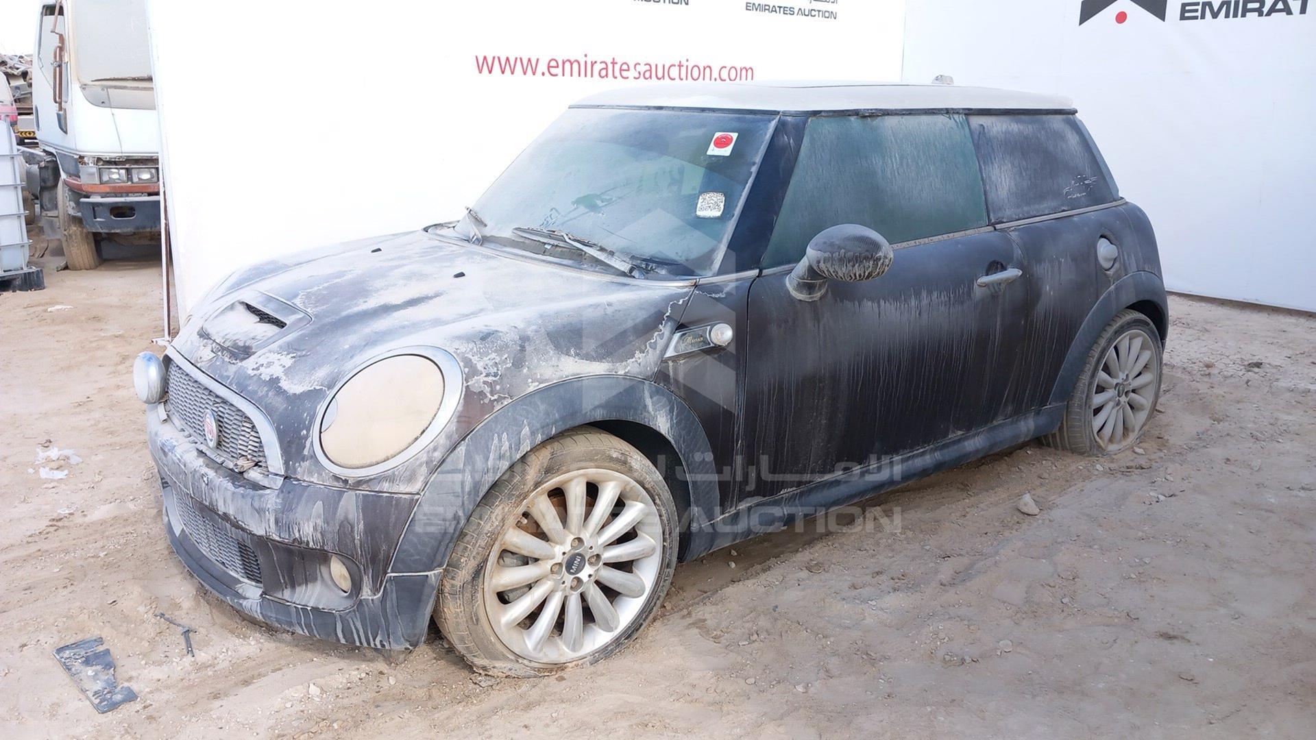 2010 MINI COOPER S VIN: WMWMF7109ATZ31732