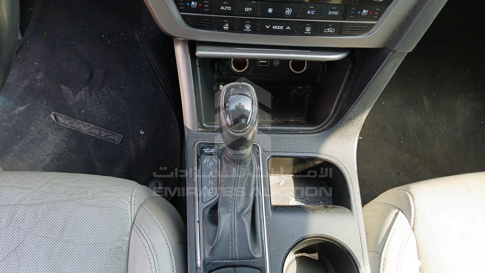 2015 HYUNDAI SONATA VIN: 5NPE34AF0FH092763