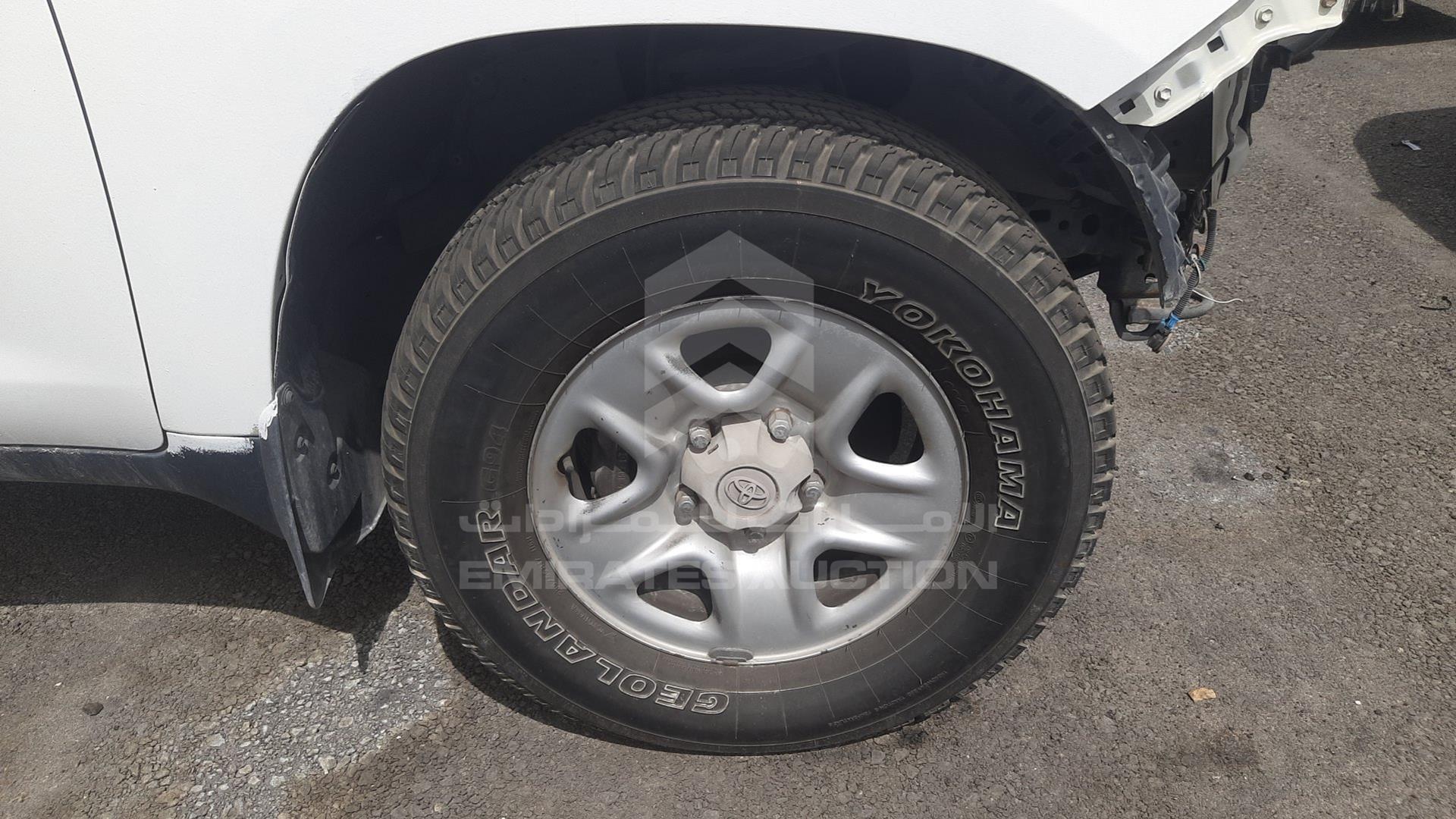 2011 TOYOTA LAND CRUISER VIN: JTMDU09J4B4032012