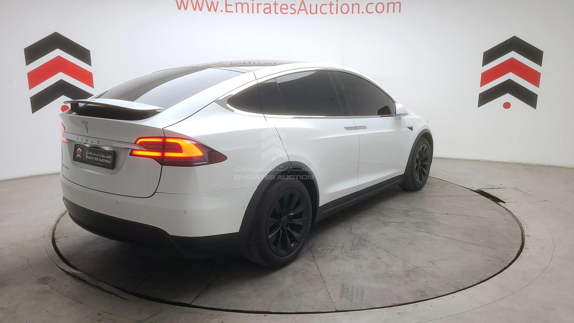 2018 TESLA MODEL X VIN: 5YJXCCE27JF116185