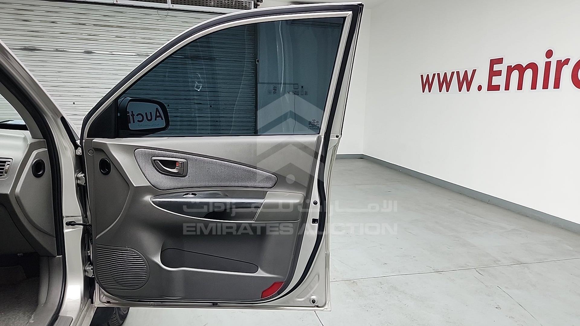 2008 HYUNDAI TUCSON VIN: KMHJM81B28U818546