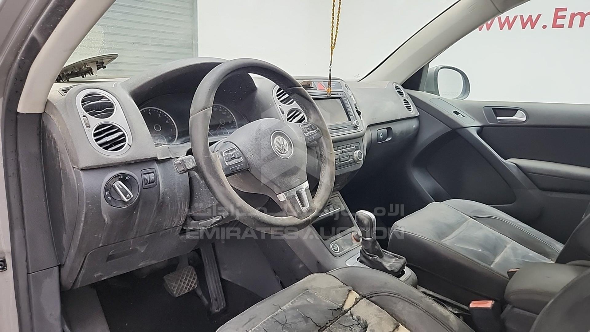 2011 VOLKSWAGEN TIGUAN VIN: WVGCE15N3BW020036