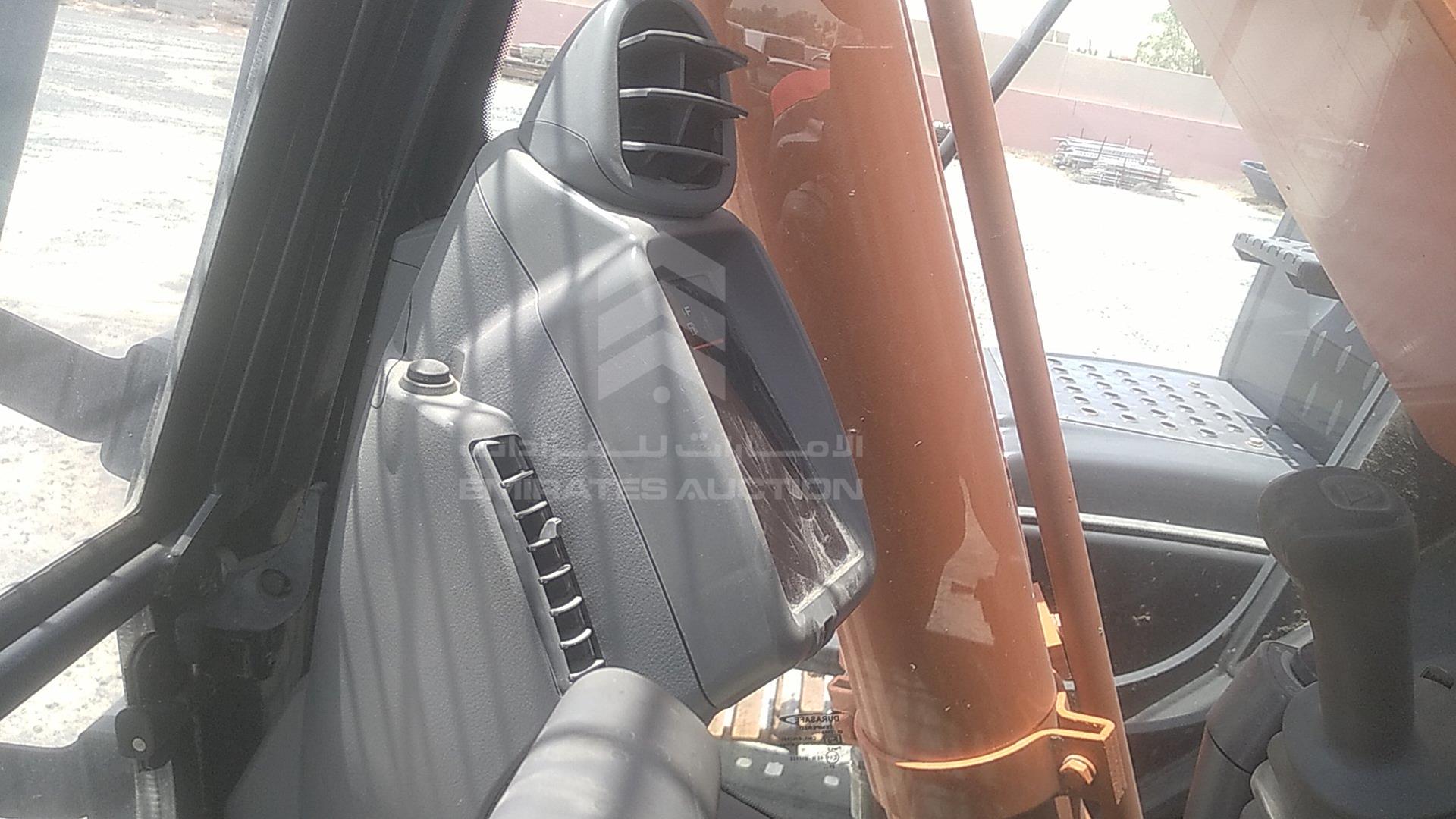 2021 HITACHI EXCAVATOR VIN: THEDCRL0C00002614