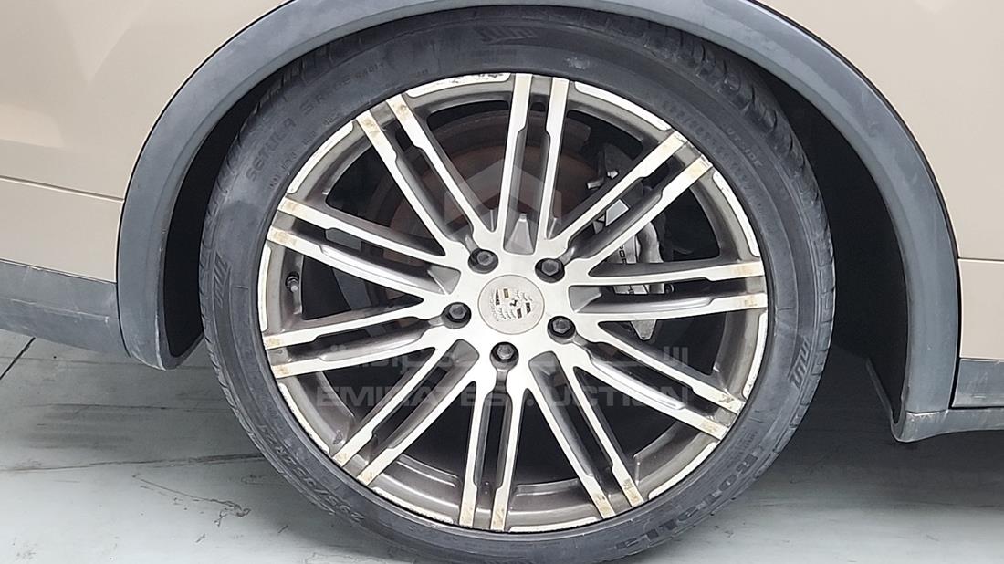 2016 Porsche Cayenne — Rear Right Tyre — Photo 32