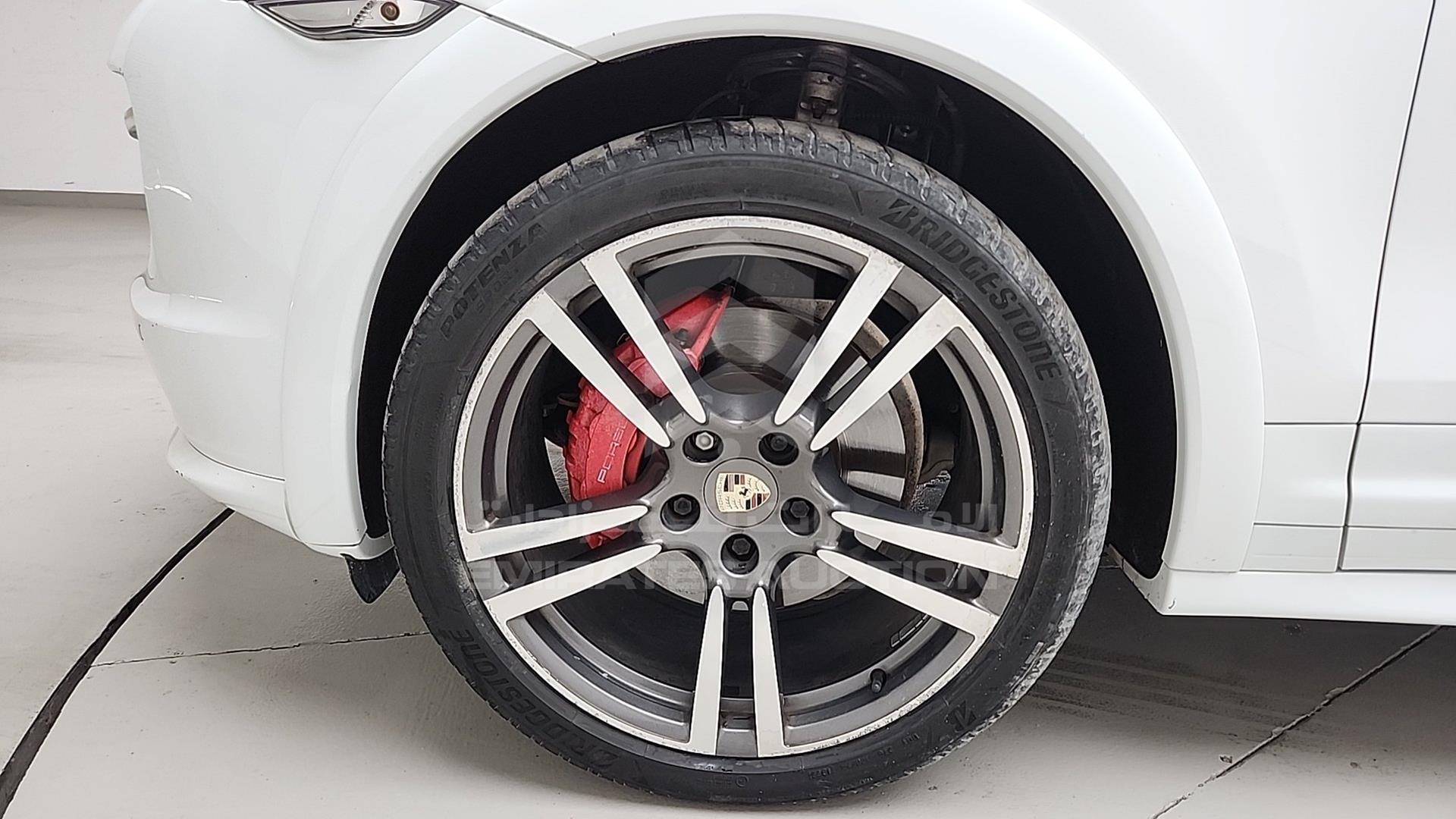 2013 PORSCHE CAYENNE GTS VIN: WP1ZZZ92ZDLA76369