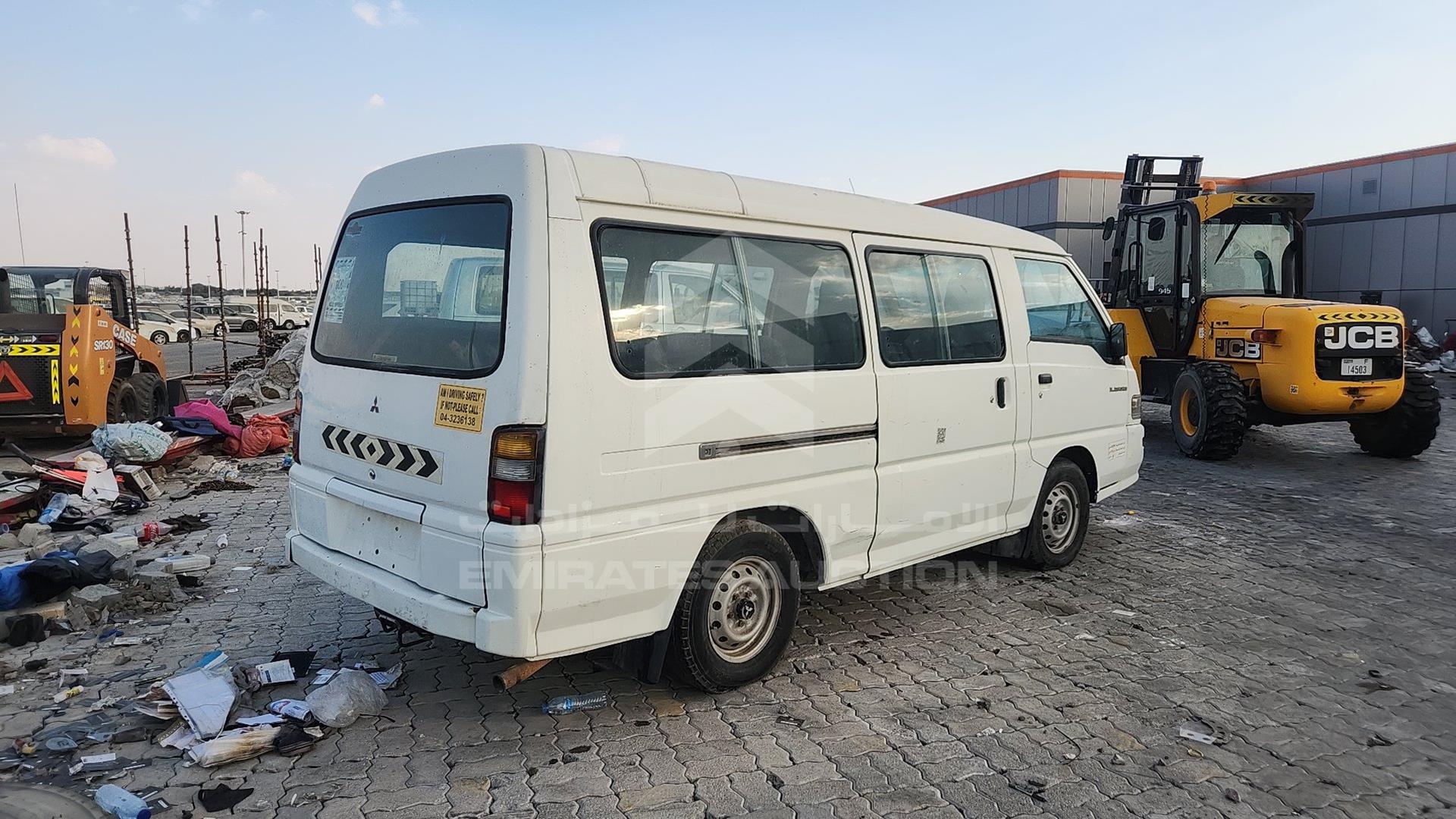 2011 MITSUBISHI L 300 VIN: JMYHNP13WBA700990