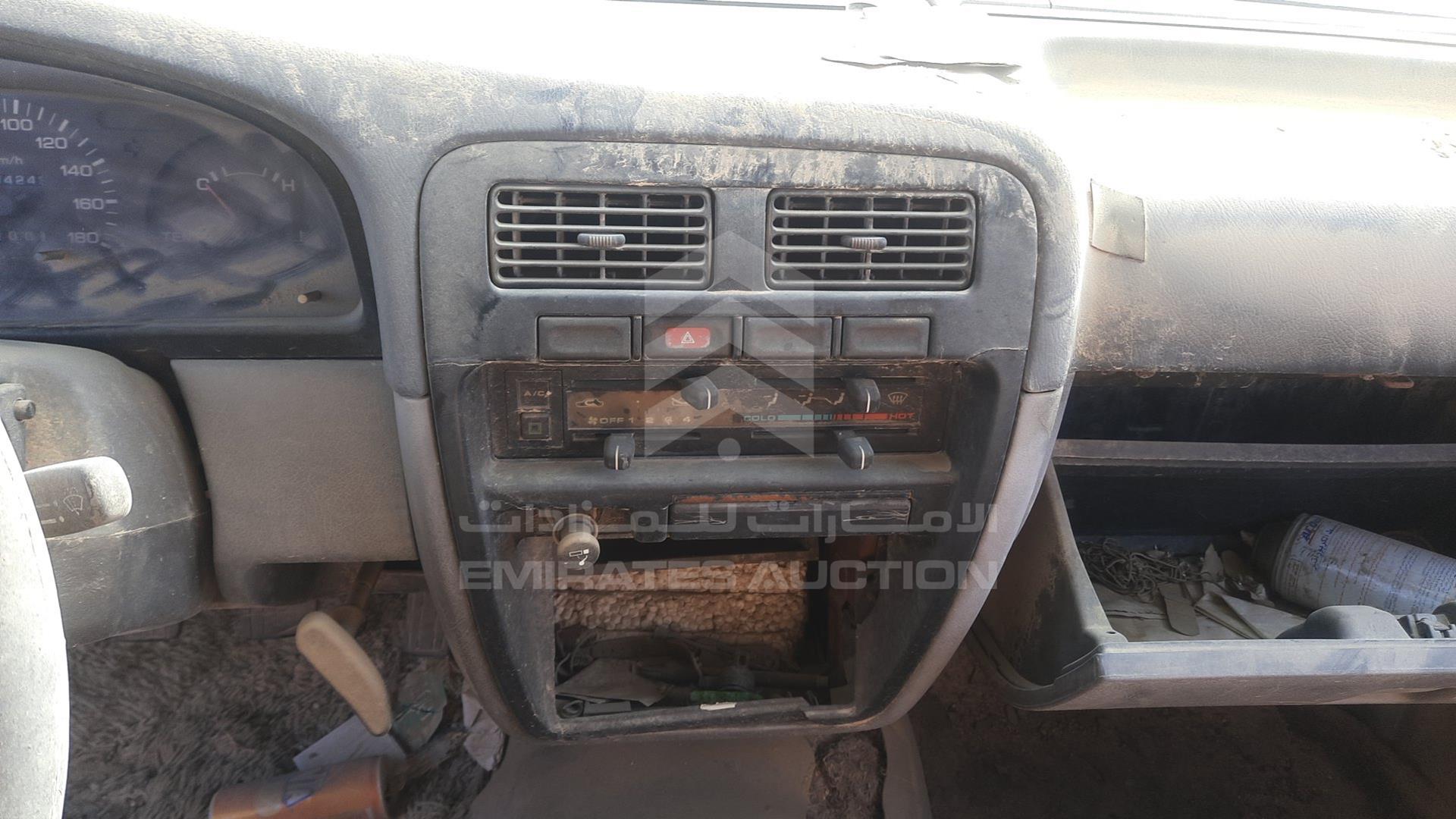 0 NISSAN PICKUP VIN: JN1CBUD21Z0450403