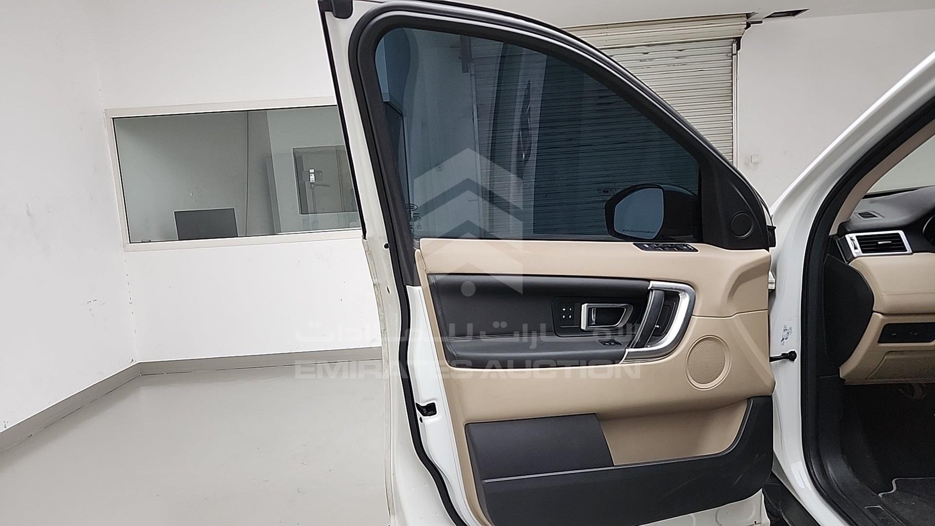 2017 LAND ROVER DISCOVERY VIN: SALCA2BG2HH714587