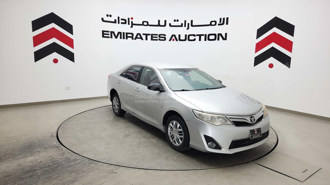 2014 Toyota Camry — Front Right Angle — Photo 13