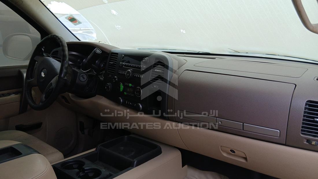 شيفروليه سيلفرادو 2013 — زاوية واجهة الراكب الأمامي الأيمن — صورة 23