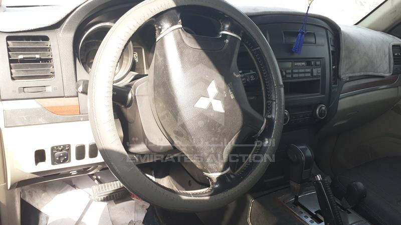 JMYLRV93W8J706001 Auction: EmiratesAuction Lot: 408570 JMYLRV93W8J706001 Mitsubishi Pajero 2008 BLACK Photo 12