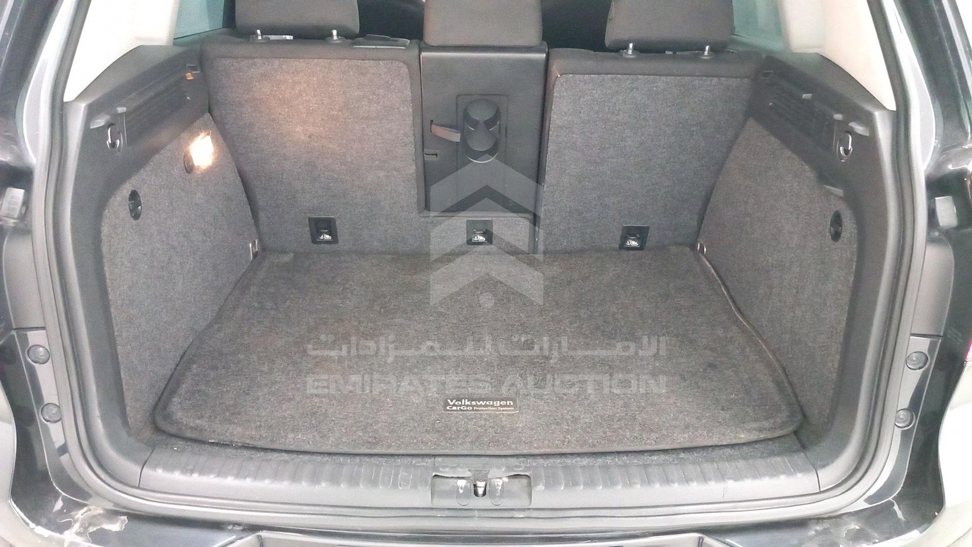 2017 VOLKSWAGEN TIGUAN VIN: WVGAV7AX1HK045504