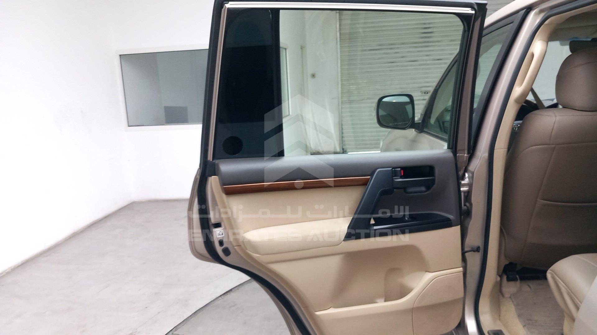 2016 TOYOTA LAND CRUISER VIN: JTMHU01JXG4126352