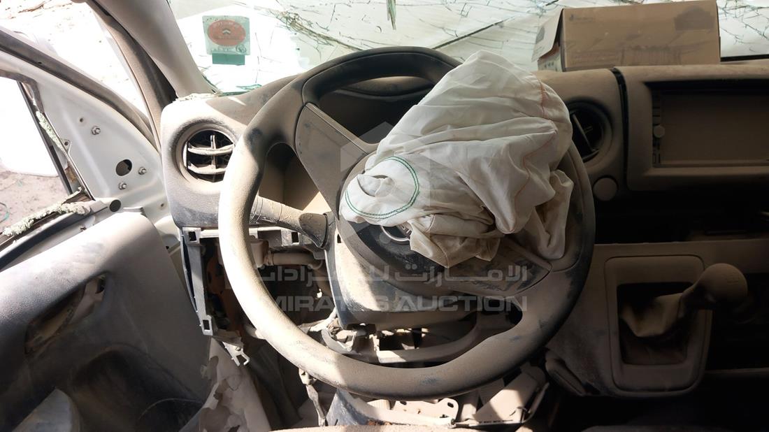 نيسان أورفان 2024 — التحكمات في عجلة القيادة — صورة 12