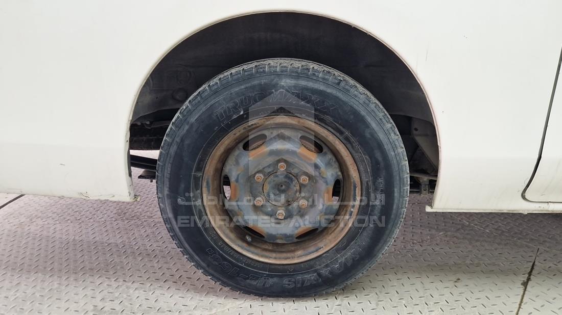 2014 Nissan Urvan — Rear Right Tyre — Photo 25