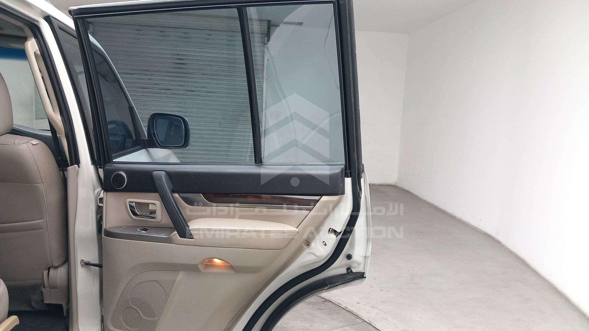 2014 MITSUBISHI PAJERO VIN: JMYLRV95WEJ703780