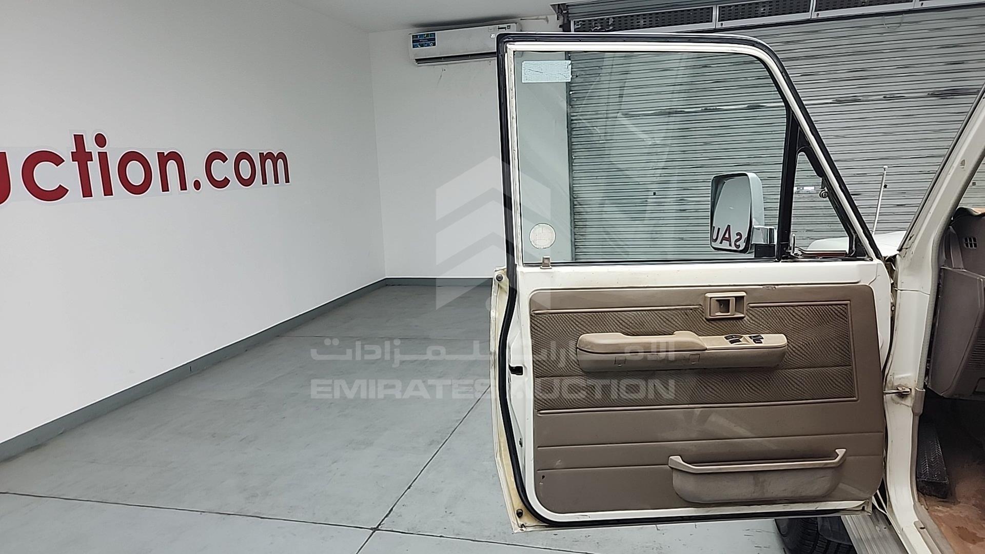2012 TOYOTA LAND CRUISER VIN: JTFLU73J3C4522897