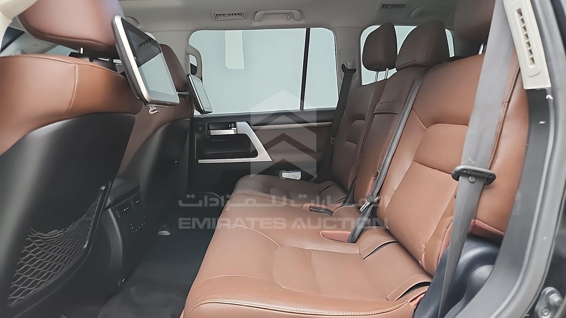 2018 TOYOTA LAND CRUISER VIN: JTMHY05J6J4073218