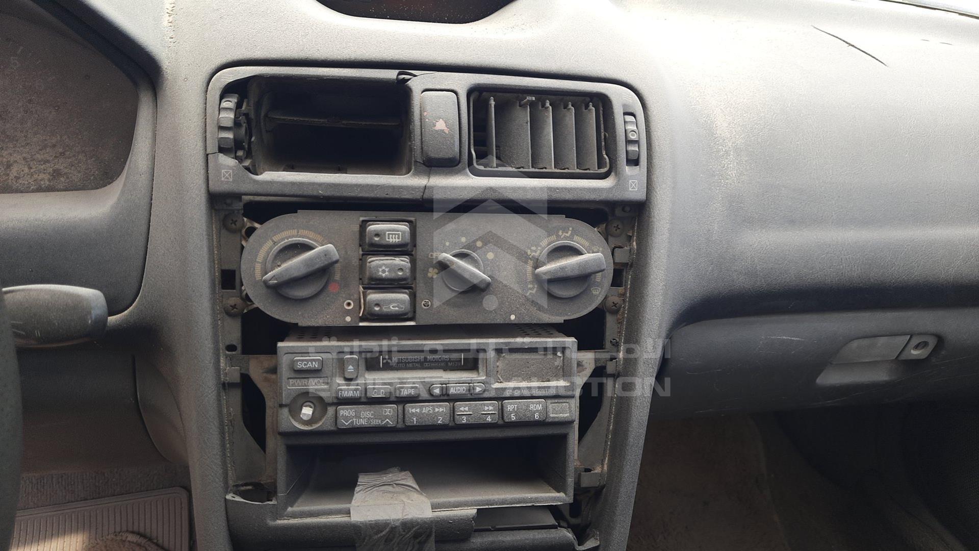 2005 MITSUBISHI GALANT VIN: JMYSREA2A5Z702595