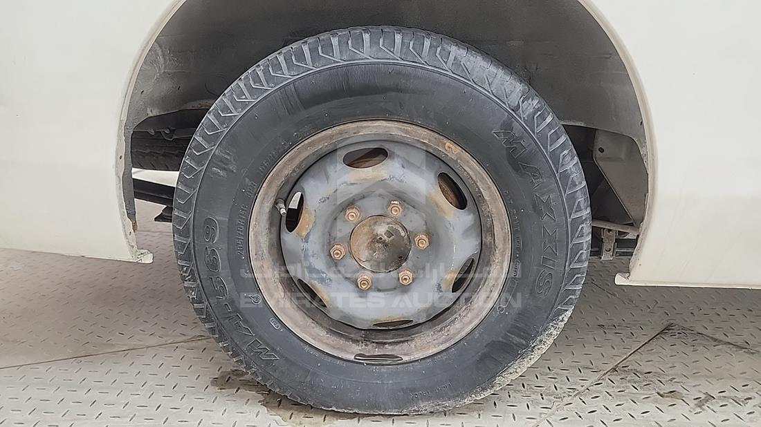 2015 Nissan Urvan — Rear Right Tyre — Photo 25