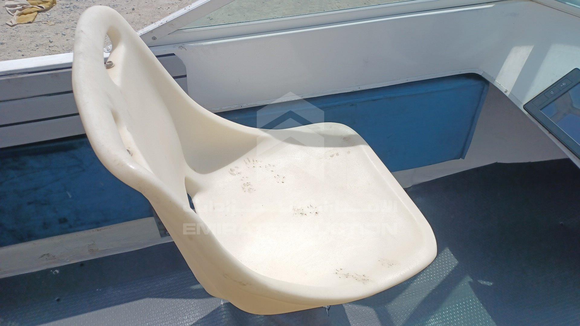 0 BOAT + TROLLEY --- VIN: G03274380