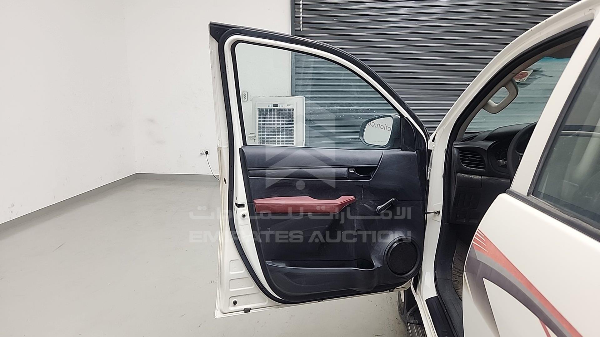2016 TOYOTA HILUX VIN: MR0DX6CD4G0201541