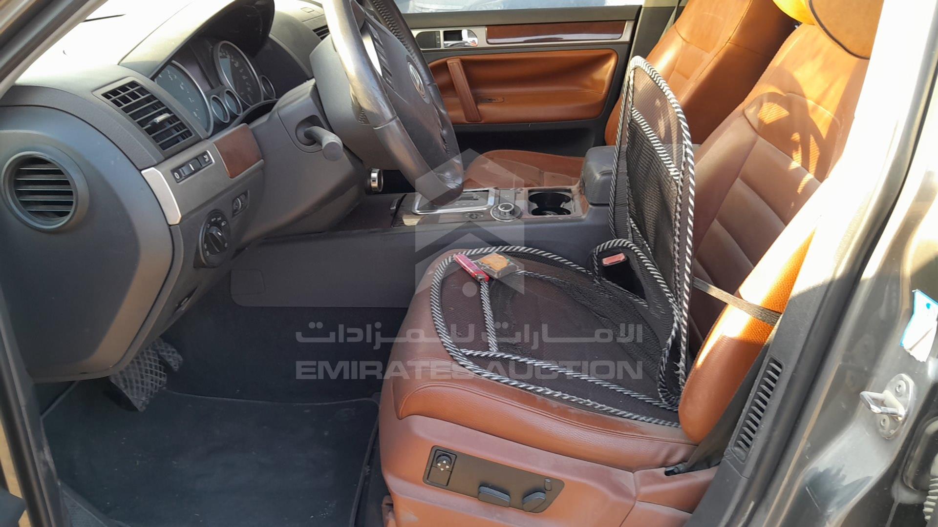 2010 VOLKSWAGEN TOUAREG VIN: WVGAL27L4AD011385