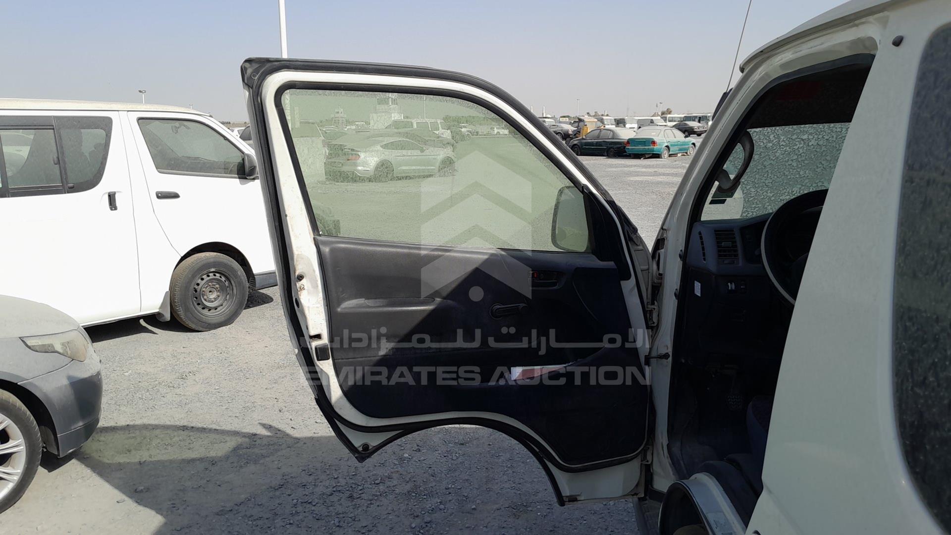 2011 TOYOTA HIACE VIN: JTGJX02P5B5022045