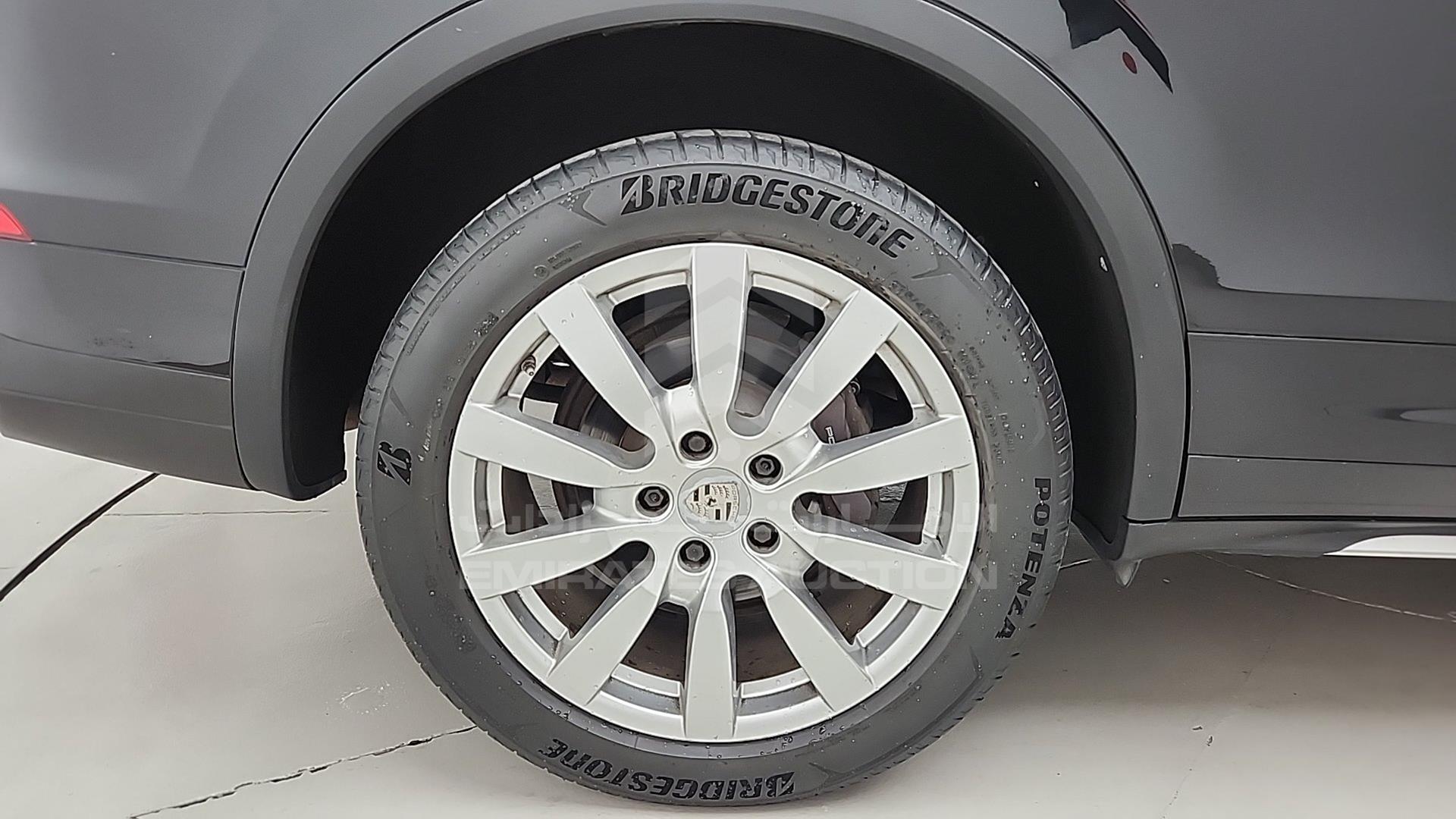 2016 PORSCHE CAYENNE VIN: WP1ZZZ92ZGLA05582
