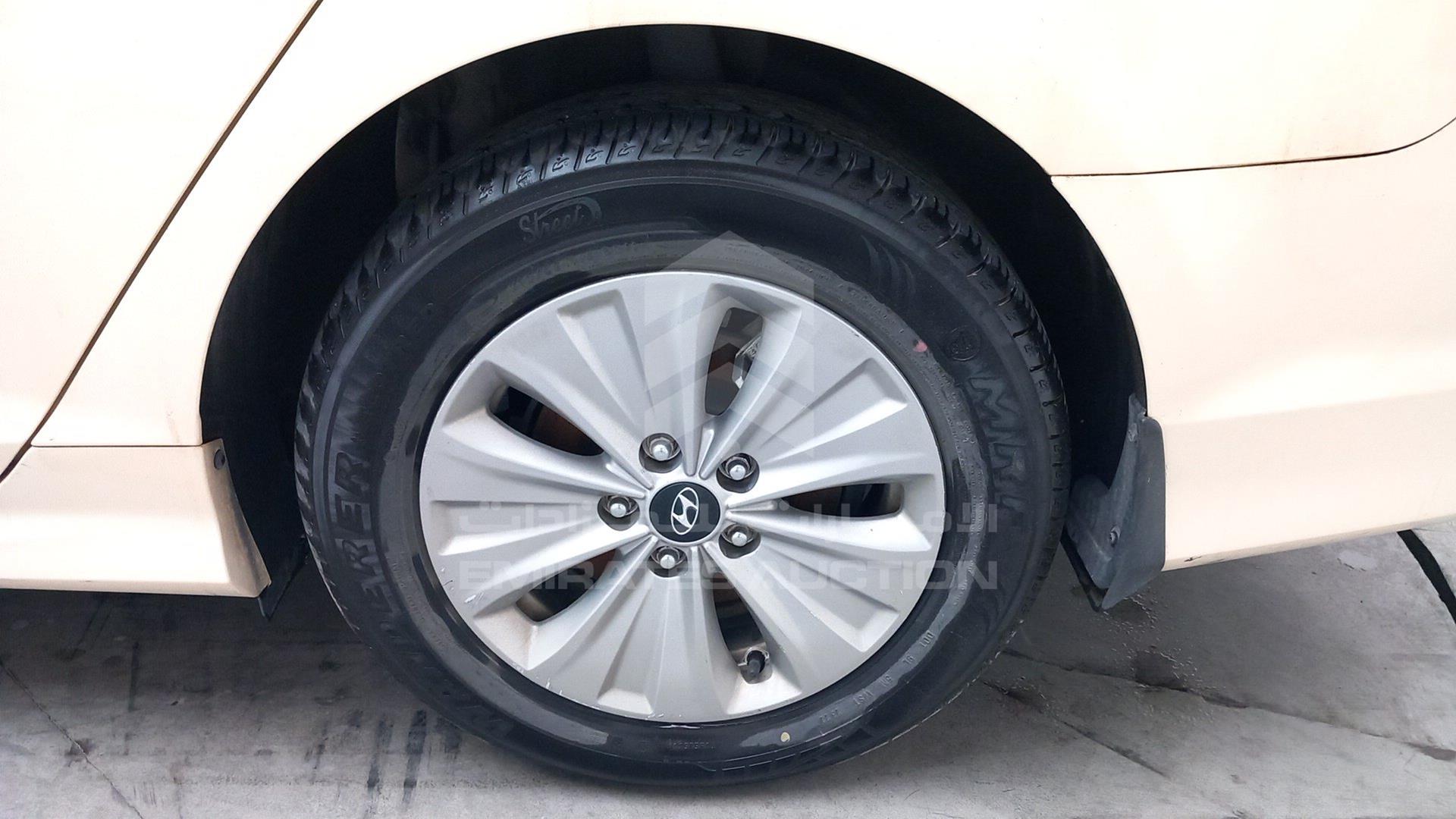 2019 HYUNDAI SONATA HYBRID VIN: KMHE24132KA093094