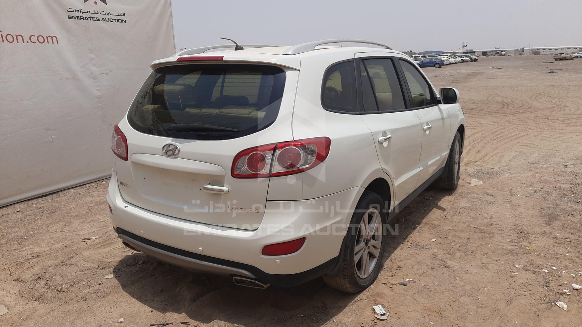 2011 HYUNDAI SANTA FE VIN: KMHSG81B4BU712358