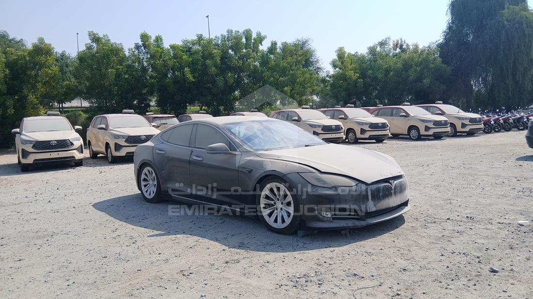 2018 Tesla Model S — Front Right Angle — Photo 11
