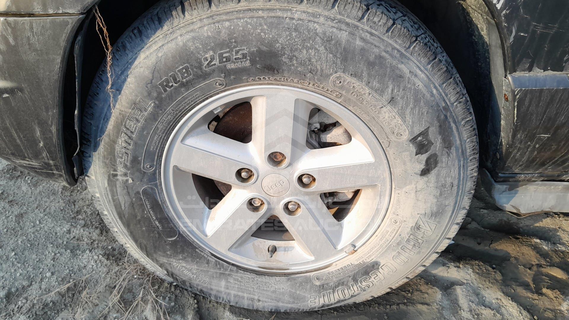 2004 JEEP GRAND CHEROKEE VIN: 1J8G268J74Y132147