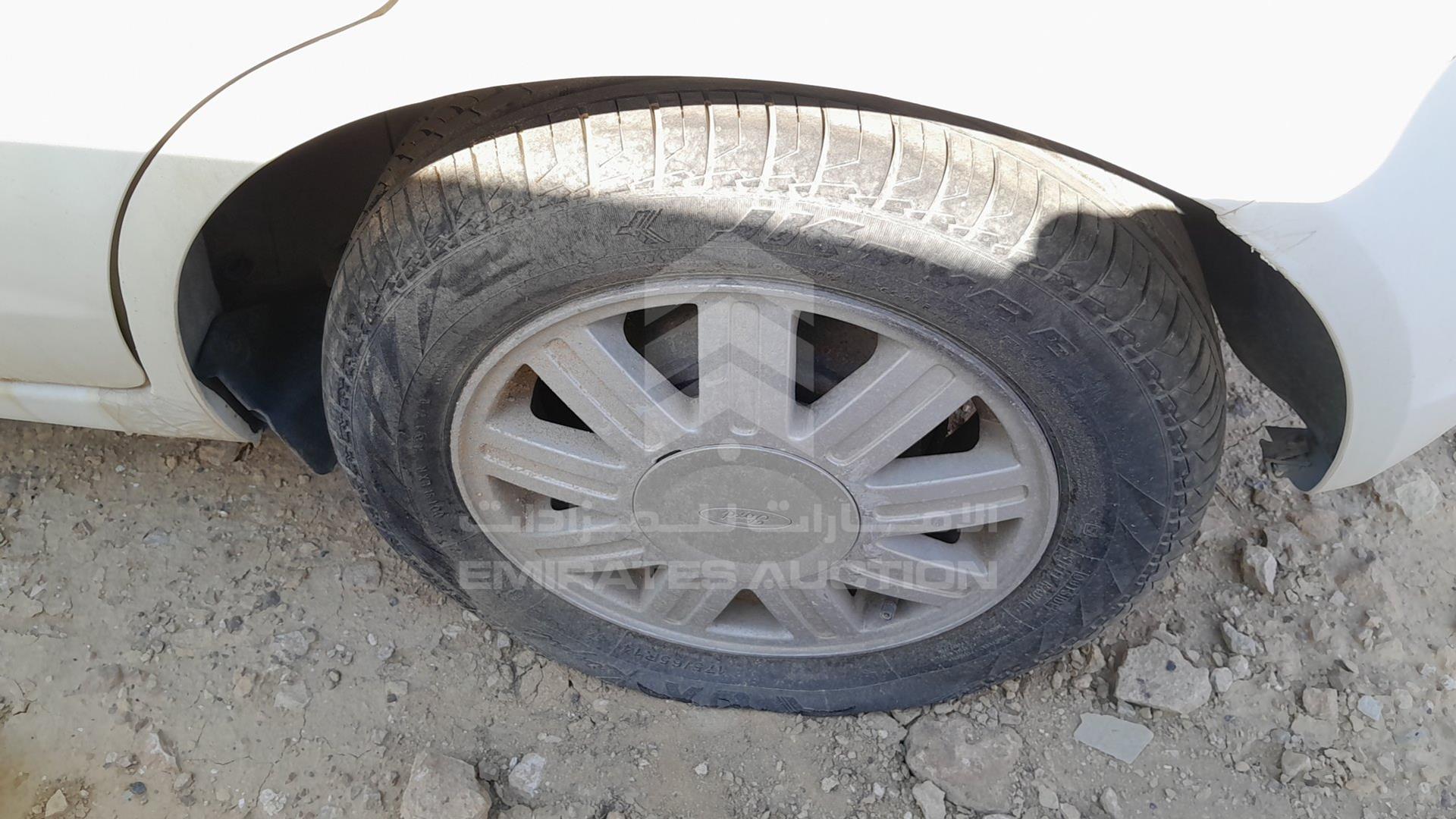 2011 FORD FIGO VIN: MAJTJ21D2BAE38340